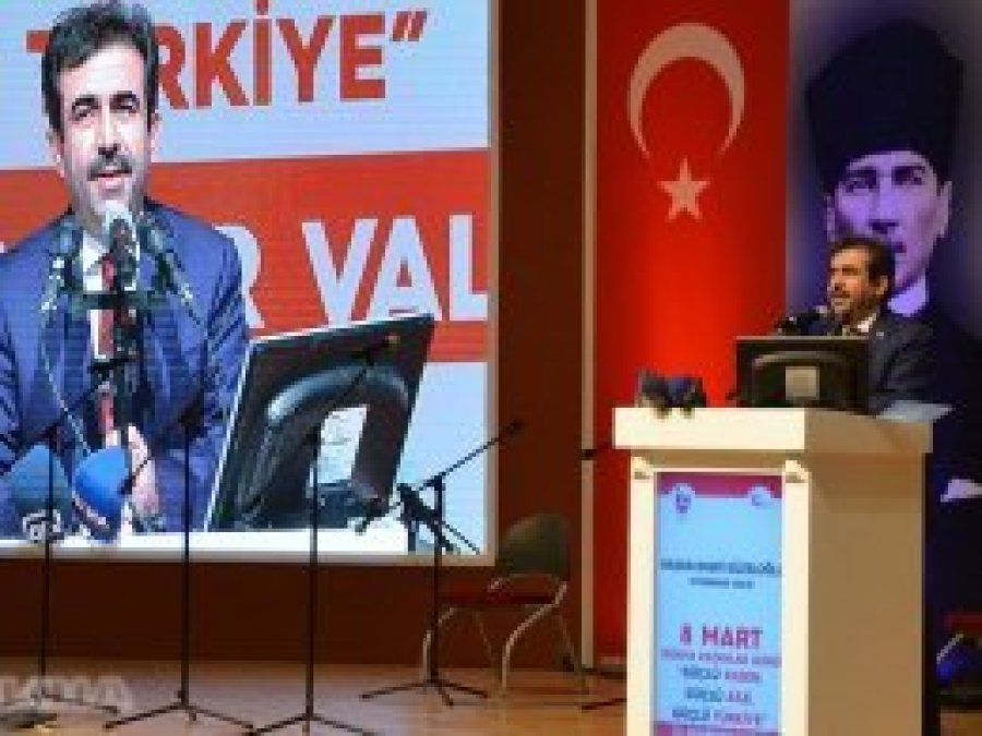'Kadın sevginin, şefkatin ve merhametin eksilmeyen temsilcisidir'