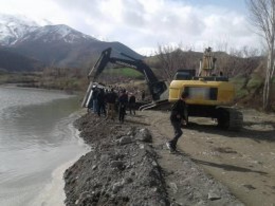 Hafriyat kamyonu baraja düştü