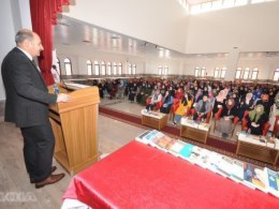 'Zengin düşünsel bir alt yapıya sahip olabilmenin tek yolu kitap okumaktır'