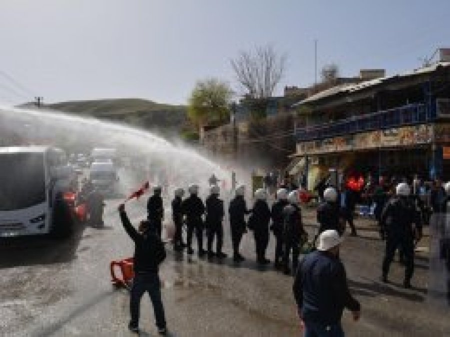 Hasankeyflilerin hak talebi eylemine polis müdahalesi