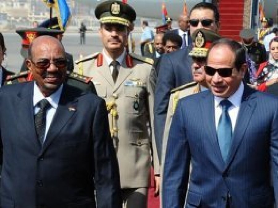 Ömer el Beşir ve Sisi görüşmesi