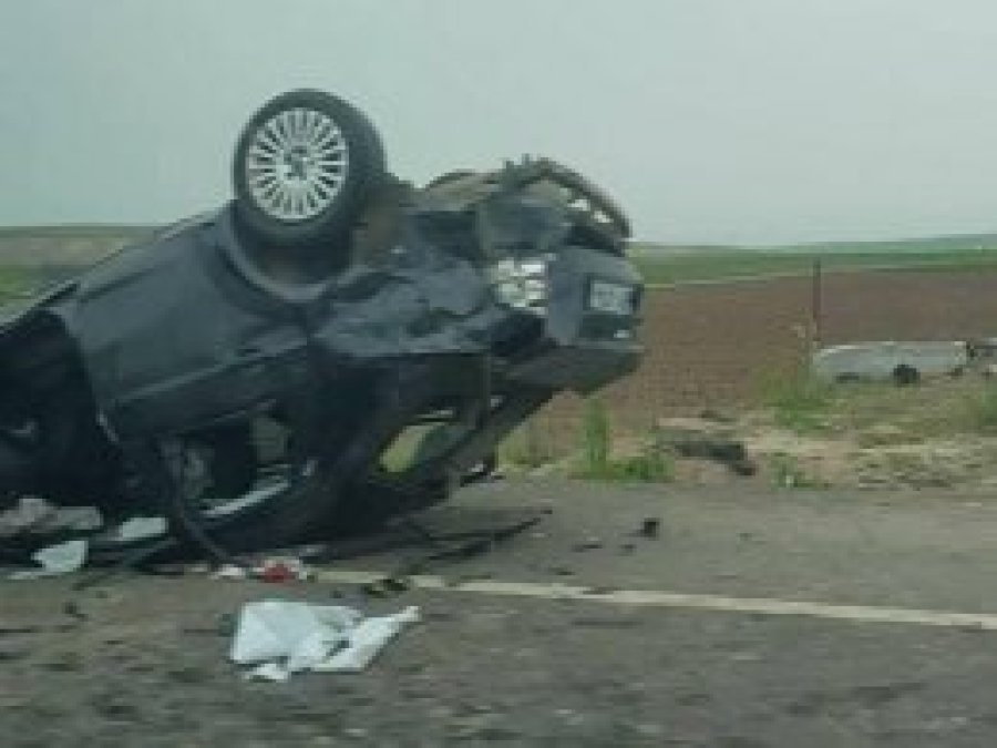 Takla atan otomobildeki 2 kadın hayatını kaybetti