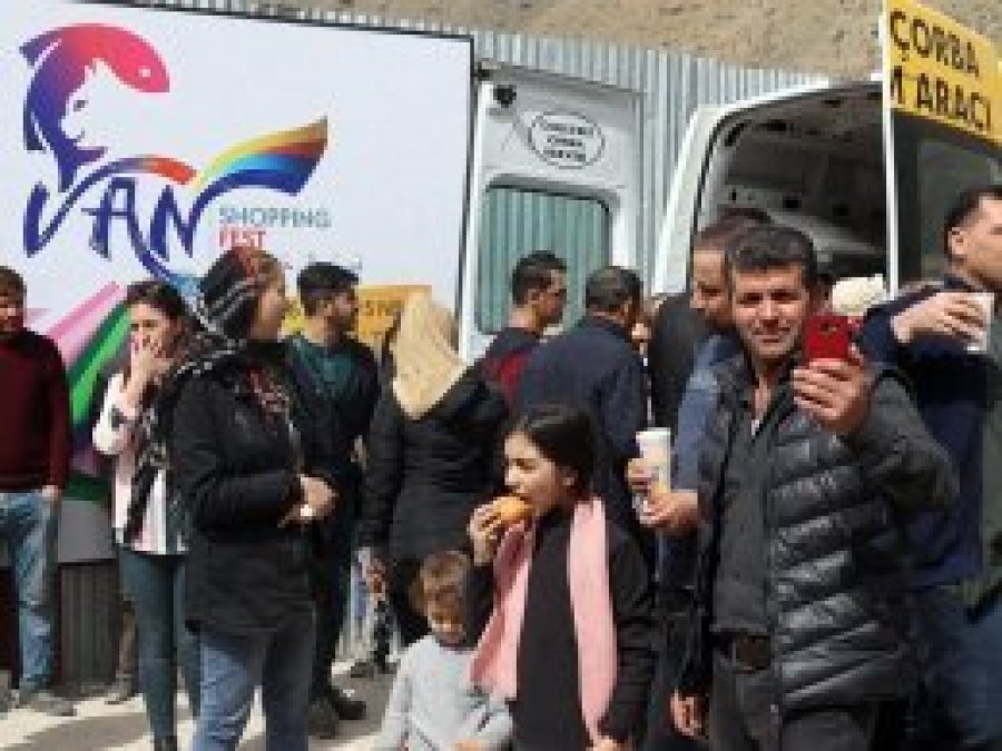 İranlı turistlere kapıda sıcak karşılama