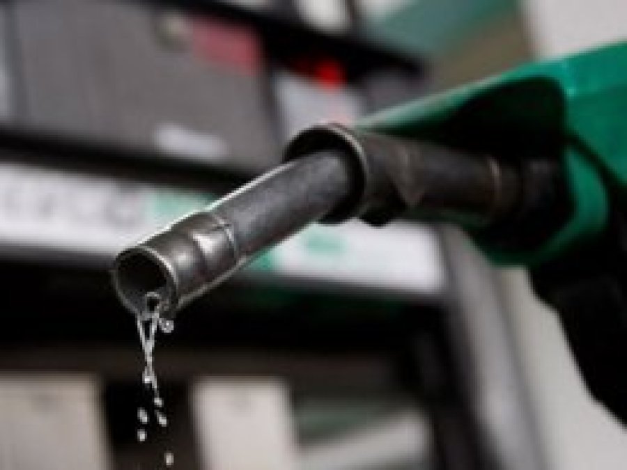 Benzine bir haftada ikinci zam