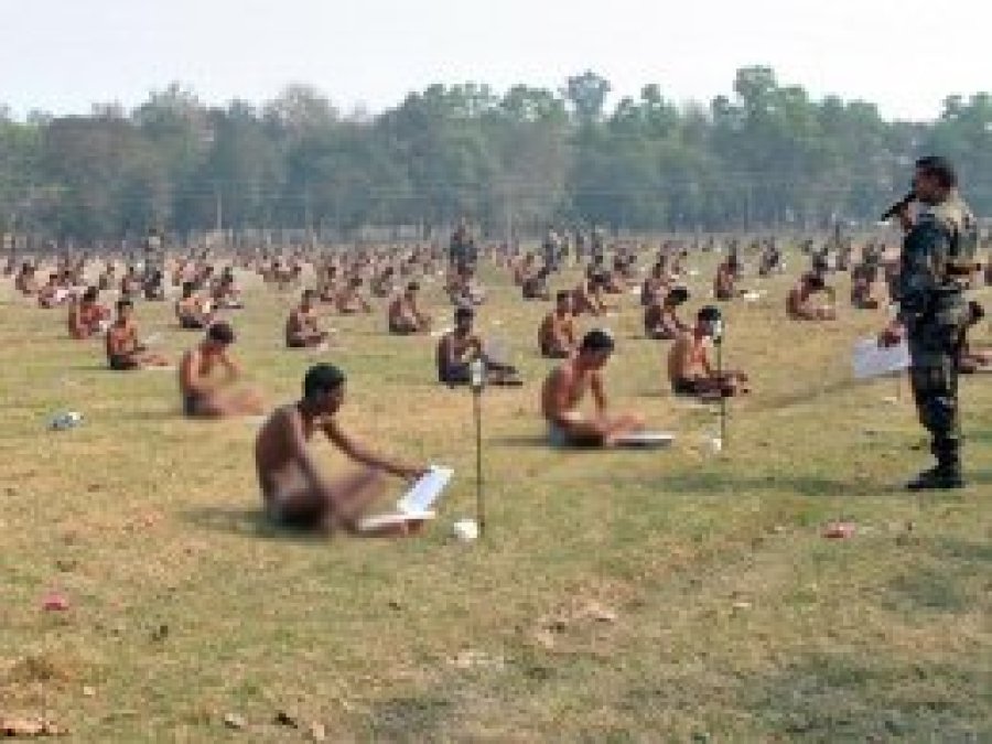 Hindistan'da tüm tedbirlere rağmen sorular yine çalındı