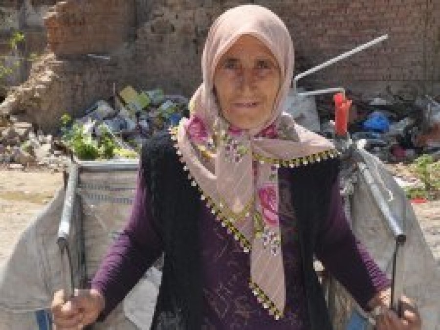 'Ekmeğim olursa yerim, olmazsa Allah'a şükreder yatarım'