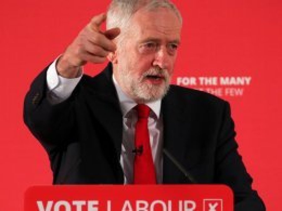 Corbyn: Bombalar hayat kurtarmayacak veya barış getirmeyecek