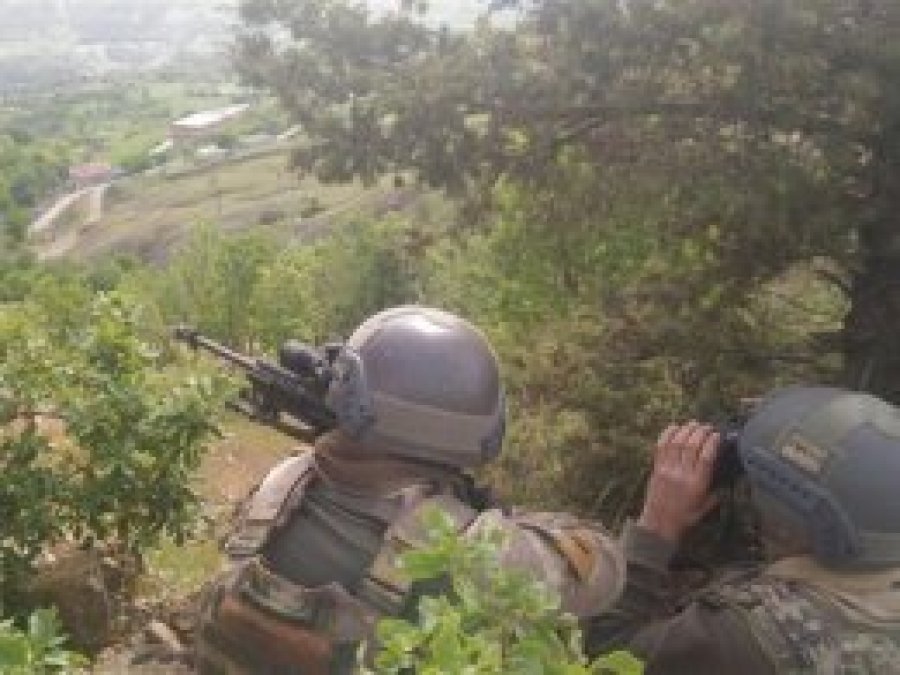 Diyarbakır'da PKK'ye ait 8 sığınak tahrip edildi