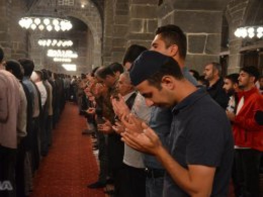 Diyarbakır Ulu Camii’nde Berat gecesi ihya edildi