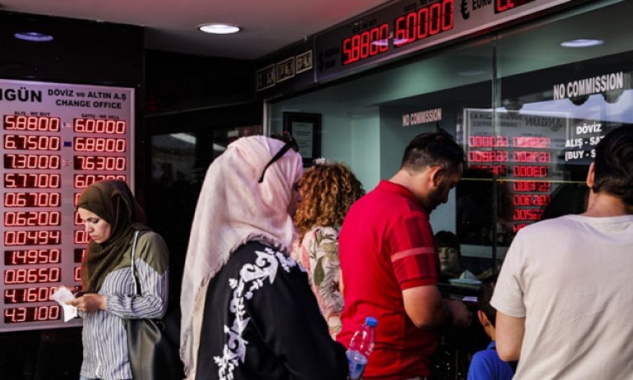 Döviz'e hücum hız kesmiyor