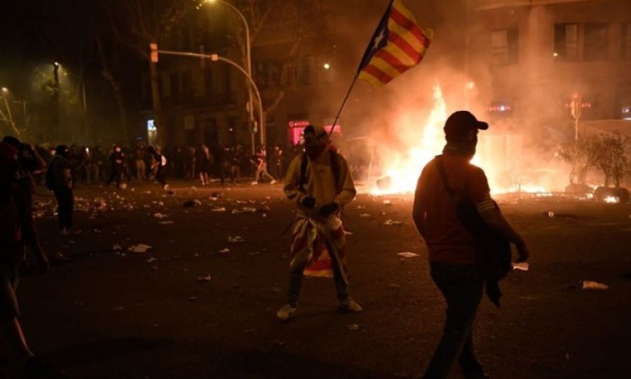 Katalonya'da bağımsızlık yanlısı binlerce protestocu Barselona'da toplandı