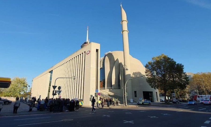 Köln'de DİTİB'e bomba ihbarı: Genel Merkez boşaltıldı