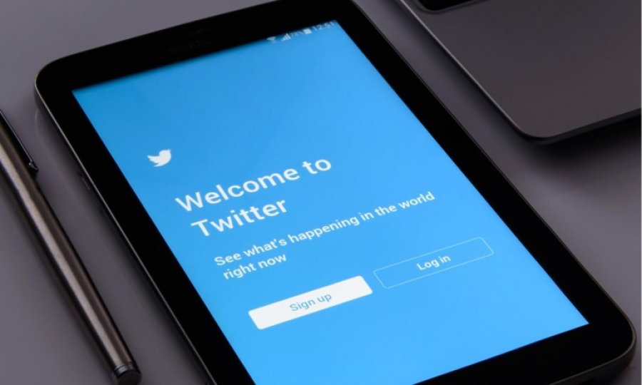 Twitter, resmi diller arasına Kürtçe'yi de ekledi