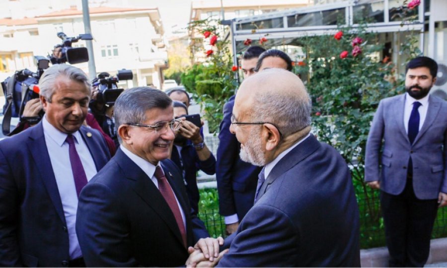 Davutoğlu: Yeni parti bu yıl sonuna tamamlanacak