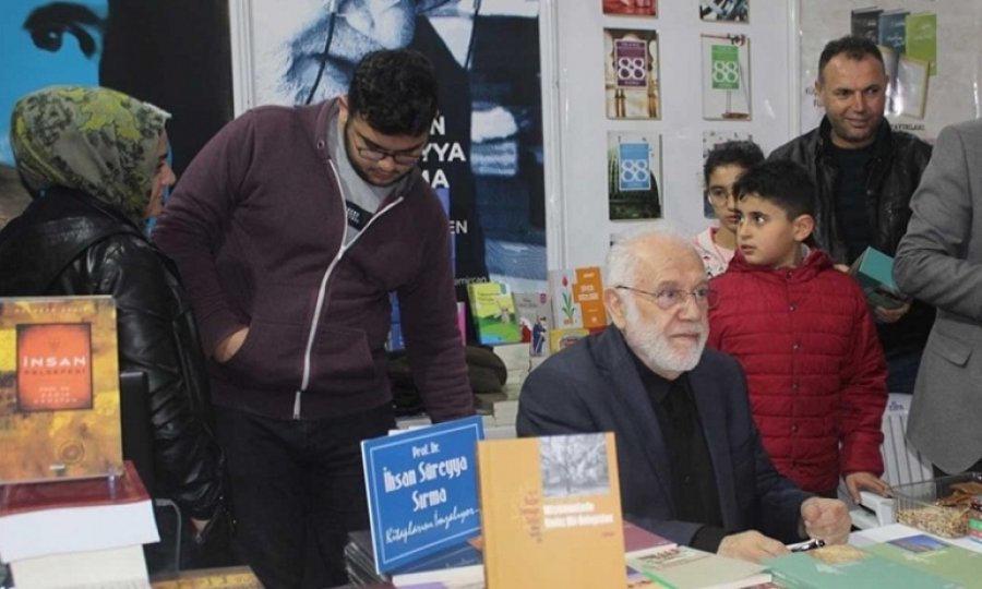 İhsan Süreyya Sırma: Gençlere gerçek İslam’ı anlatmalıyız