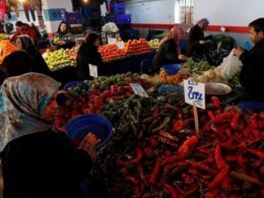 Tanzim satışlar nedeniyle bazı marketlerde zararına satış
