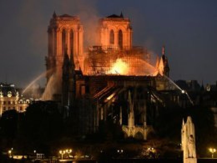 Savcılık: Notre Dame Katedrali'ndeki yangında kundaklamaya dair delil yok