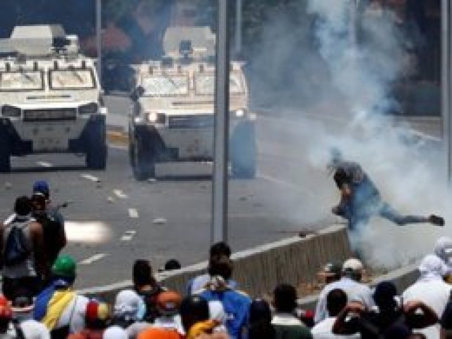İran'dan ABD'ye Venezuela tepkisi