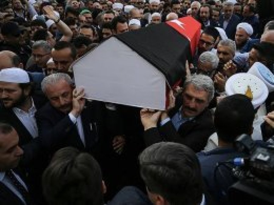 Tarihçi Mısıroğlu, son yolculuğuna uğurlandı
