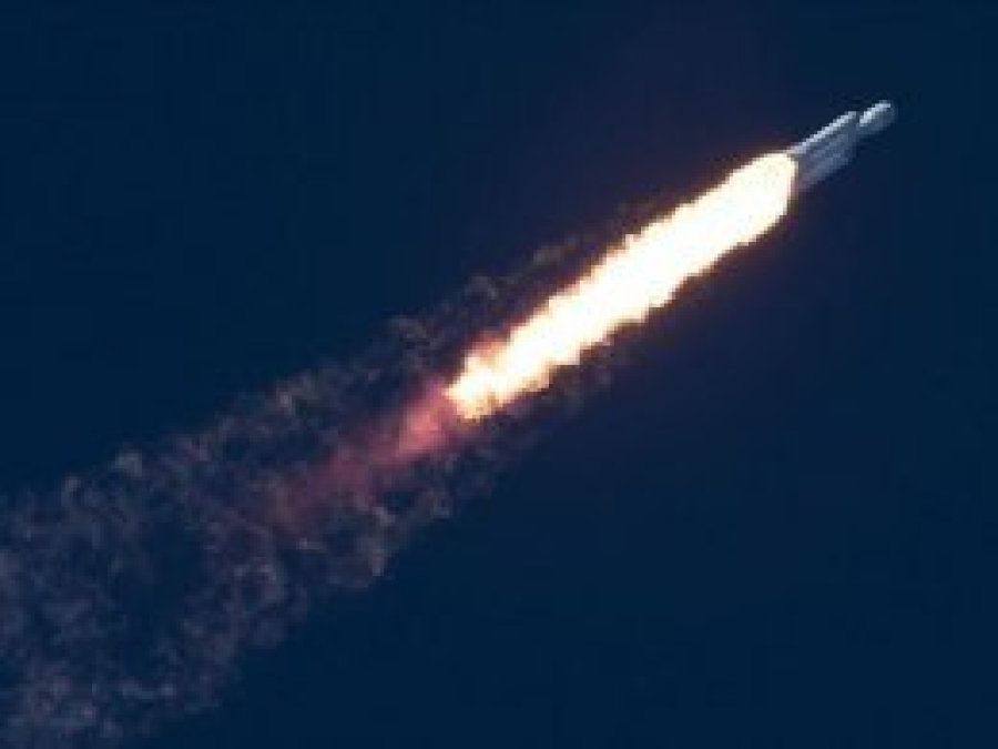 SpaceX internet uydularını uzaya fırlattı