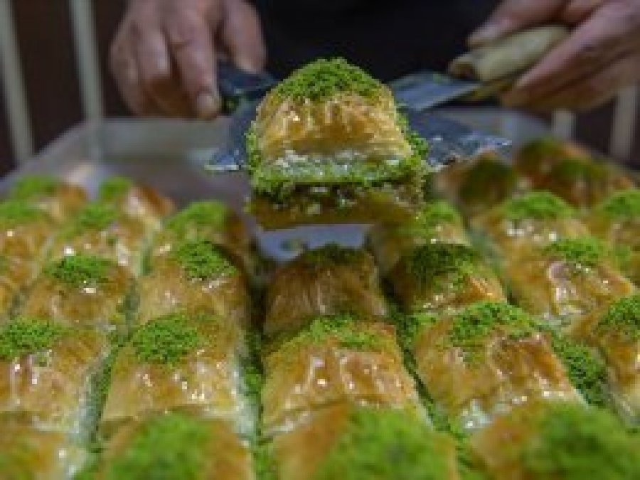 Bayramda sağlıksız beslenme hasta eder