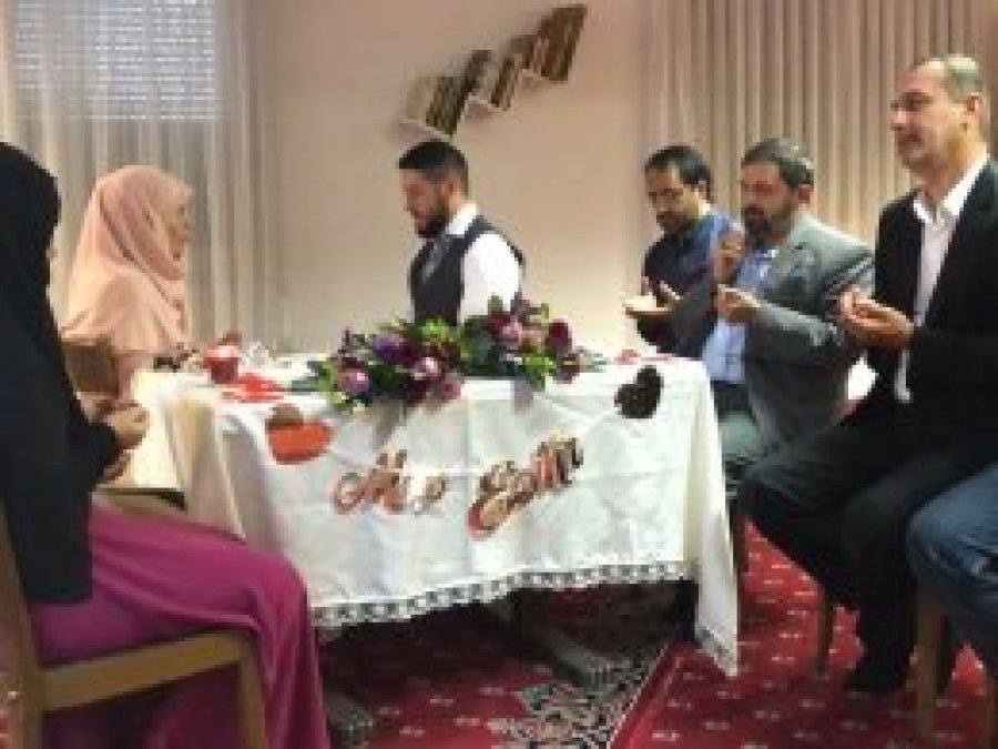 Basel Said-i Nursi Camii’nde Müslüman gençlerin nikah heyecanı
