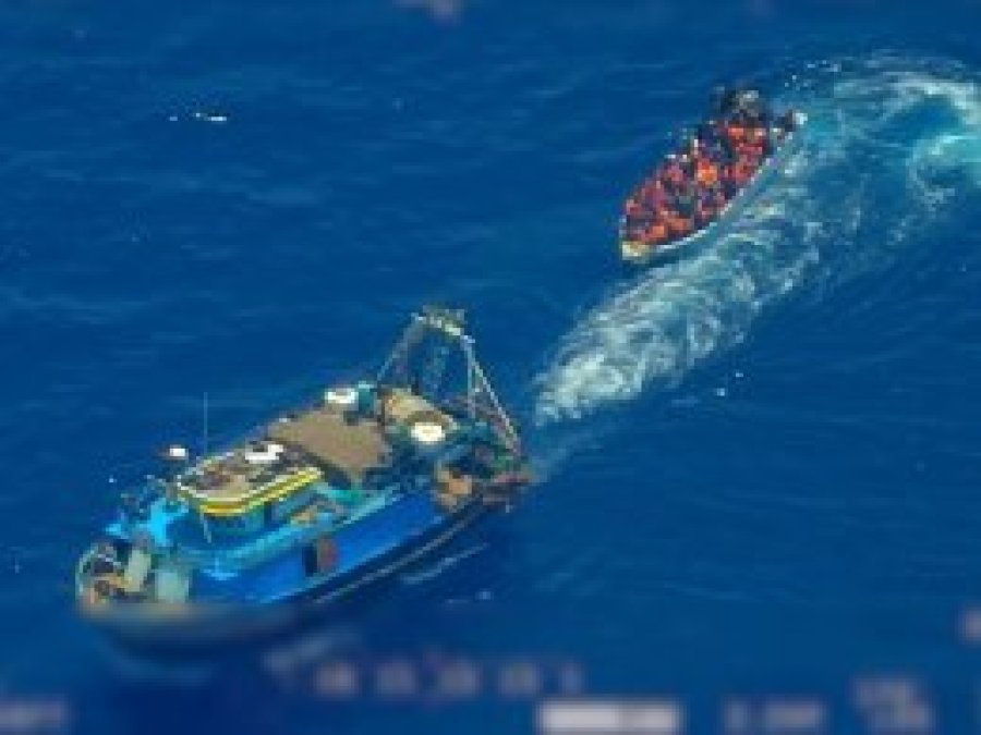 Düzensiz göçmenleri almayan İtalya'ya 'insan hakları ihlali' suçlaması