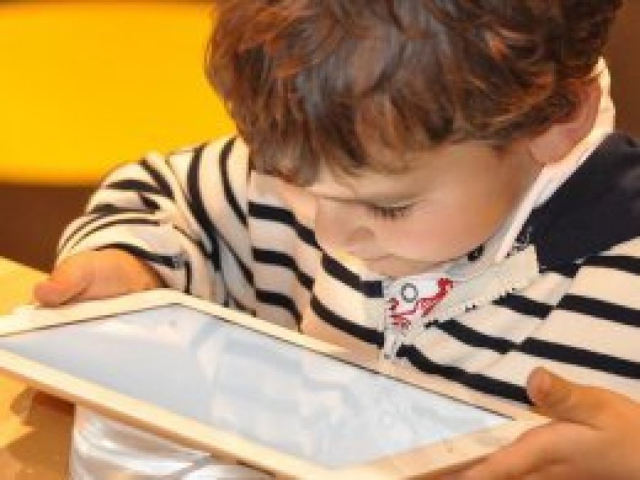 Ailelere yaz tatilinde 'dijital dünya' ile ilgili uyarılar