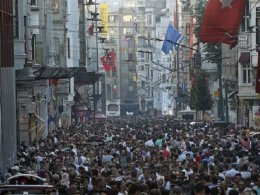 Türkiye'de 'Dindarım' diyenlerin oranı yüzde 7.8, 'İslamcı' 4.5