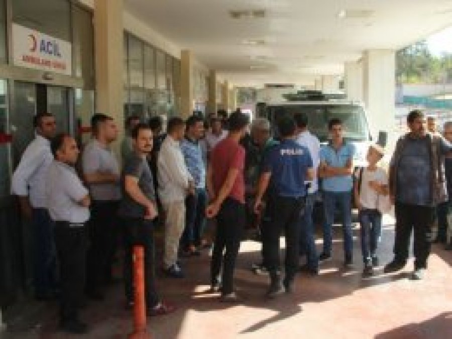 Ölen babasının cesedini morgdan çıkarıp acile getirdi