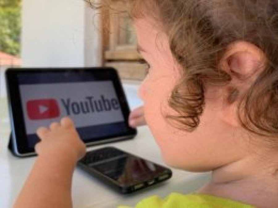YouTuber kuşağı: Çocuk olma hakkı elinden alınan çocuklar
