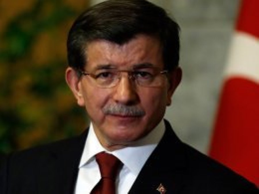 Davutoğlu'ndan Suriyeli muhalifleri Türkiye'nin silahlandırdığı itirafı