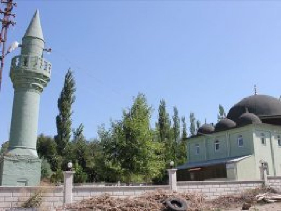 Cami ile minarenin ayrı yerde olması şaşırtıyor