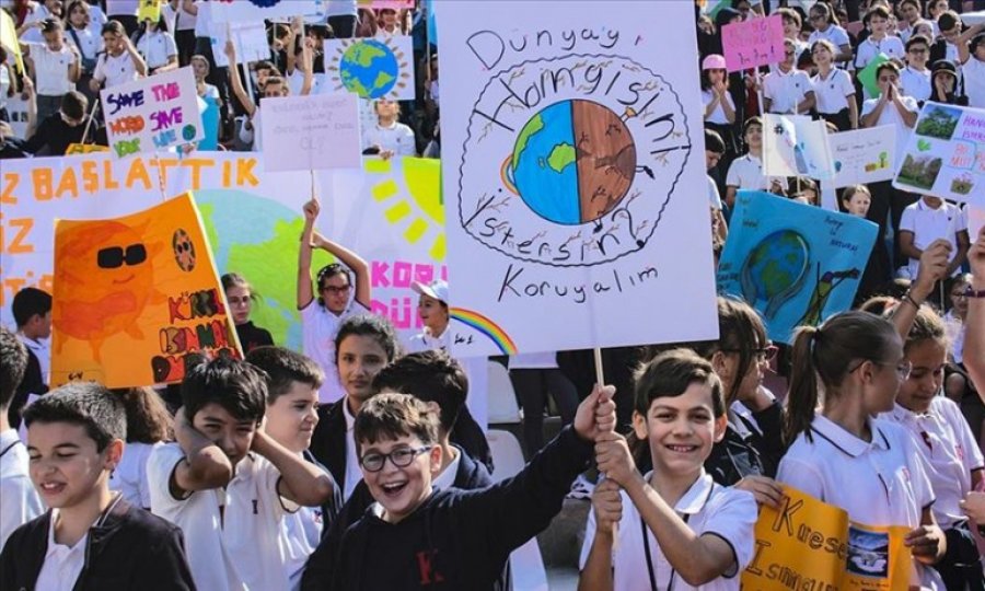 Türkiye'de öğrencilerden 'küresel iklim değişikliği' eylemi