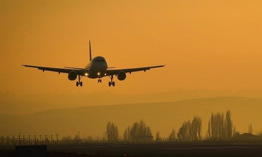 Dünyanın en büyük ticari uçağı Boeing 777X'in ilk deneme uçuşu yapıldı