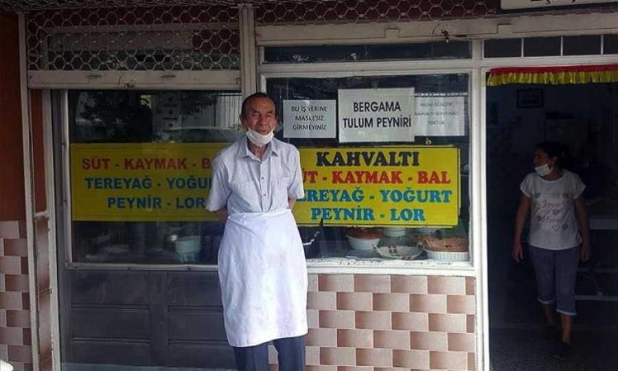 90 yaşındaki Eşref dede 68 yıldır kahvaltı menüsü hazırlıyor