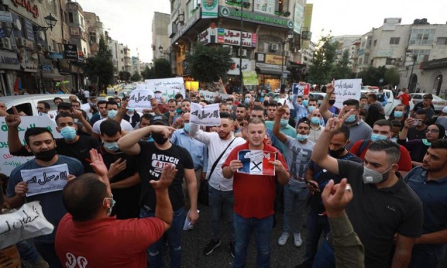 Batı Şeria'da Macron'un fotoğrafları yakıldı