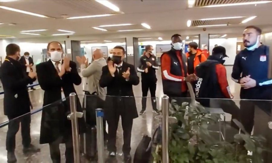Sivasspor kafilesi, İsrail'de mahsur kaldı