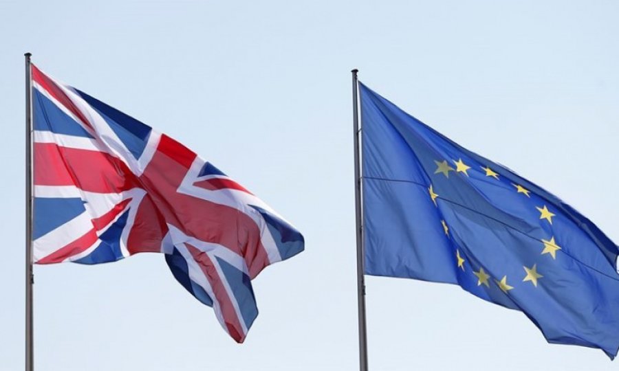 AB İngiltere'yi Brexit müzakerelerini saatler içinde tamamlamaya çağırdı