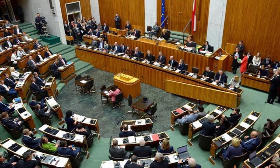 Avusturya’da terörle mücadele torba yasa tasarısından 'siyasal İslam' ifadesi çıkarıldı