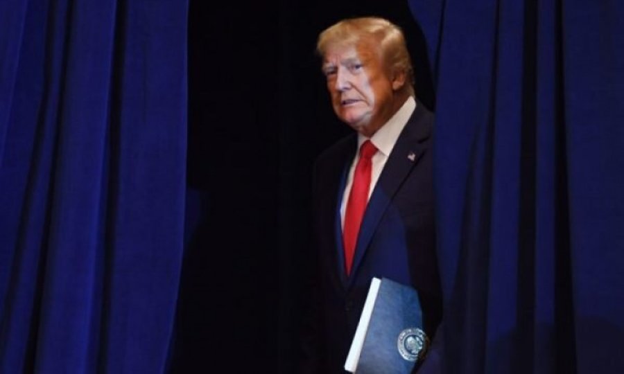 Trump, Çinli firmaları ABD borsalarından çıkarabilecek yasayı imzaladı