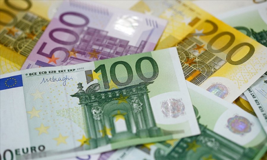 Euro 20 Kasım'dan bu yana ilk kez 9 liranın altına geriledi