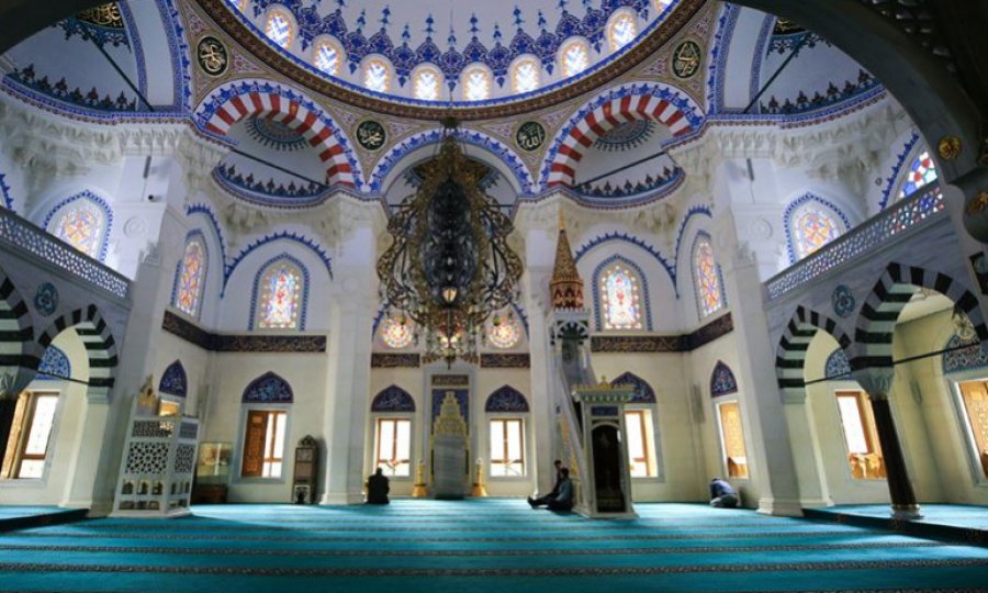 Almanya'da Kovid-19 nedeniyle vakit namazları cemaatle kılınmayacak