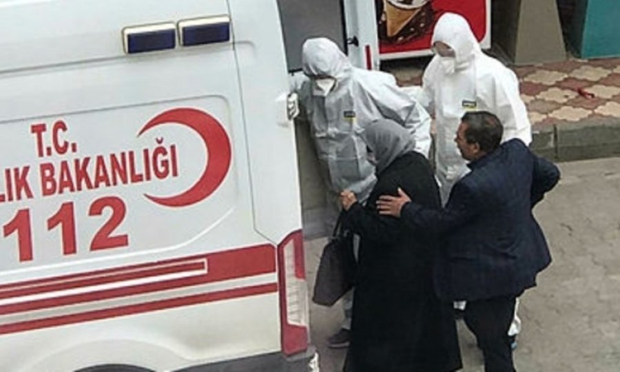 65 yaş üzeri ve kronik rahatsızlığı olanlara yönelik sokağa çıkma kısıtlamasıyla ilgili istisnalar belirlendi