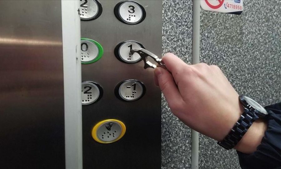 Bakteri ve mikropları öldüren maddeyle anahtarlık şeklinde aparat ürettiler