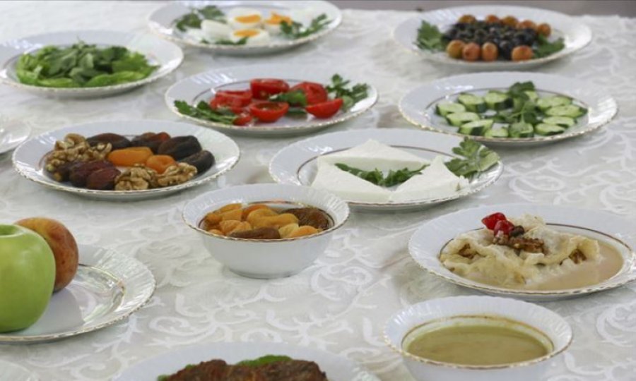 Ramazanda güçlü bir bağışıklık için 'bol sıvı ve protein tüketin' önerisi
