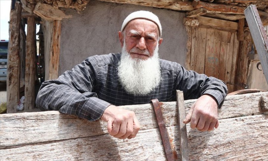Abdurrahman dedenin 'on iki parmağında on iki marifet'