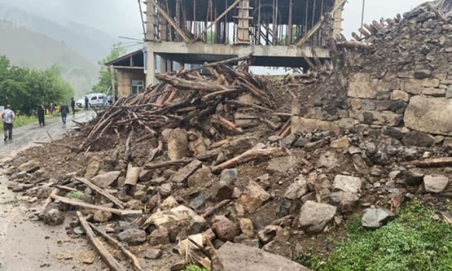 AFAD: Karlıova'da saat 09.51'de 5.6 büyüklüğünde deprem meydana geldi