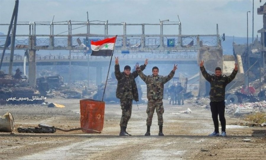 Suriyeli köylüler Amerikan askeri konvoyuna geçit vermedi