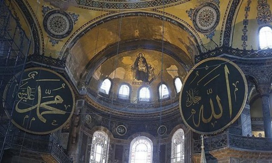 Diyanet: Ayasofya Camisi'nde bulunan resimler kılınacak namazların sıhhatine engel değil